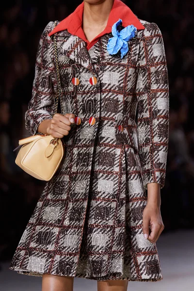 Look 75